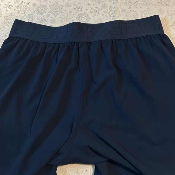 UnderArmor shorts - Picture 3 of 5
